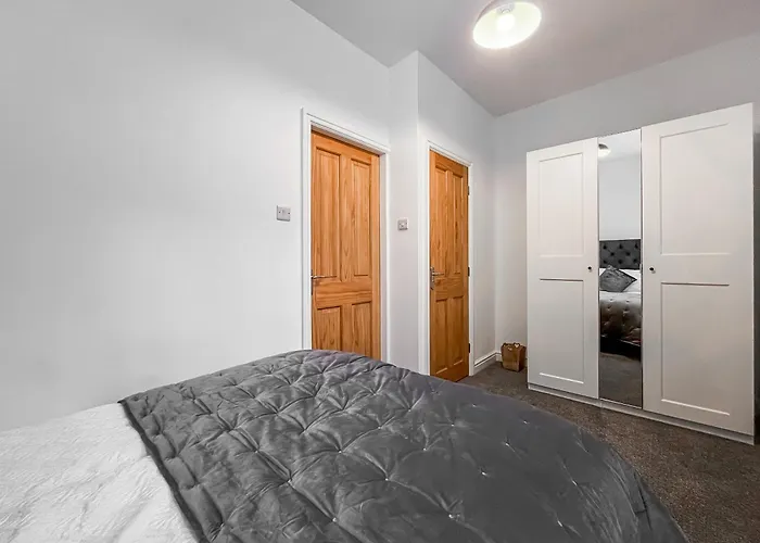 Old Steamship Quarters Apartment Whitby